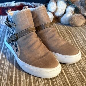 Blowfish Leopard Accent Booties Zip Sz 7
